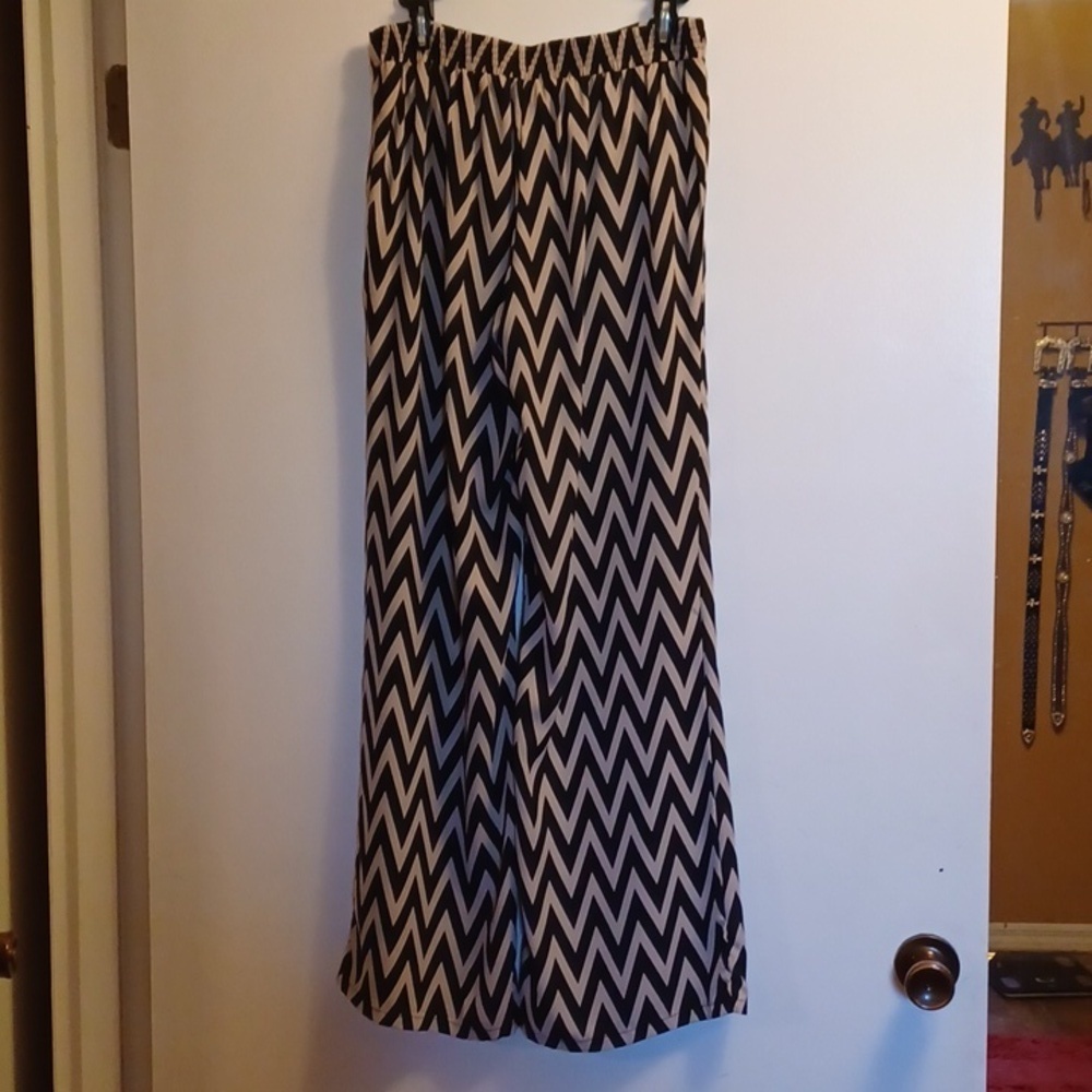 AMY BYER TAN AND BLACK, LITE WEIGHT PANTS, SIZE MEDIUM. - Picture 2 of 5